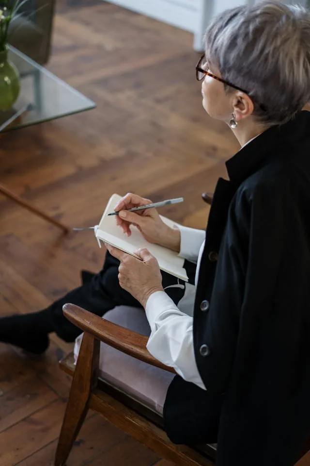 Advisor mapping out a personalised admission strategy and study roadmap — AcademItaly exam preparation planning